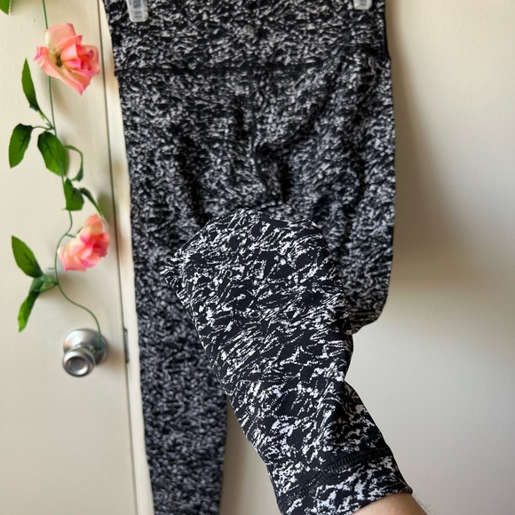 Lululemon | Wunder Under Leggings 6 Patterned - Picture 14 of 14